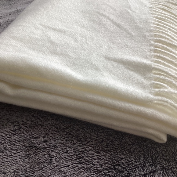 SINÉQUANONE PARIS CASHMERE VISCOSE SILK LARGE FRINGED OFF WHITE CREAM SCARF/WRAP - Picture 8 of 11
